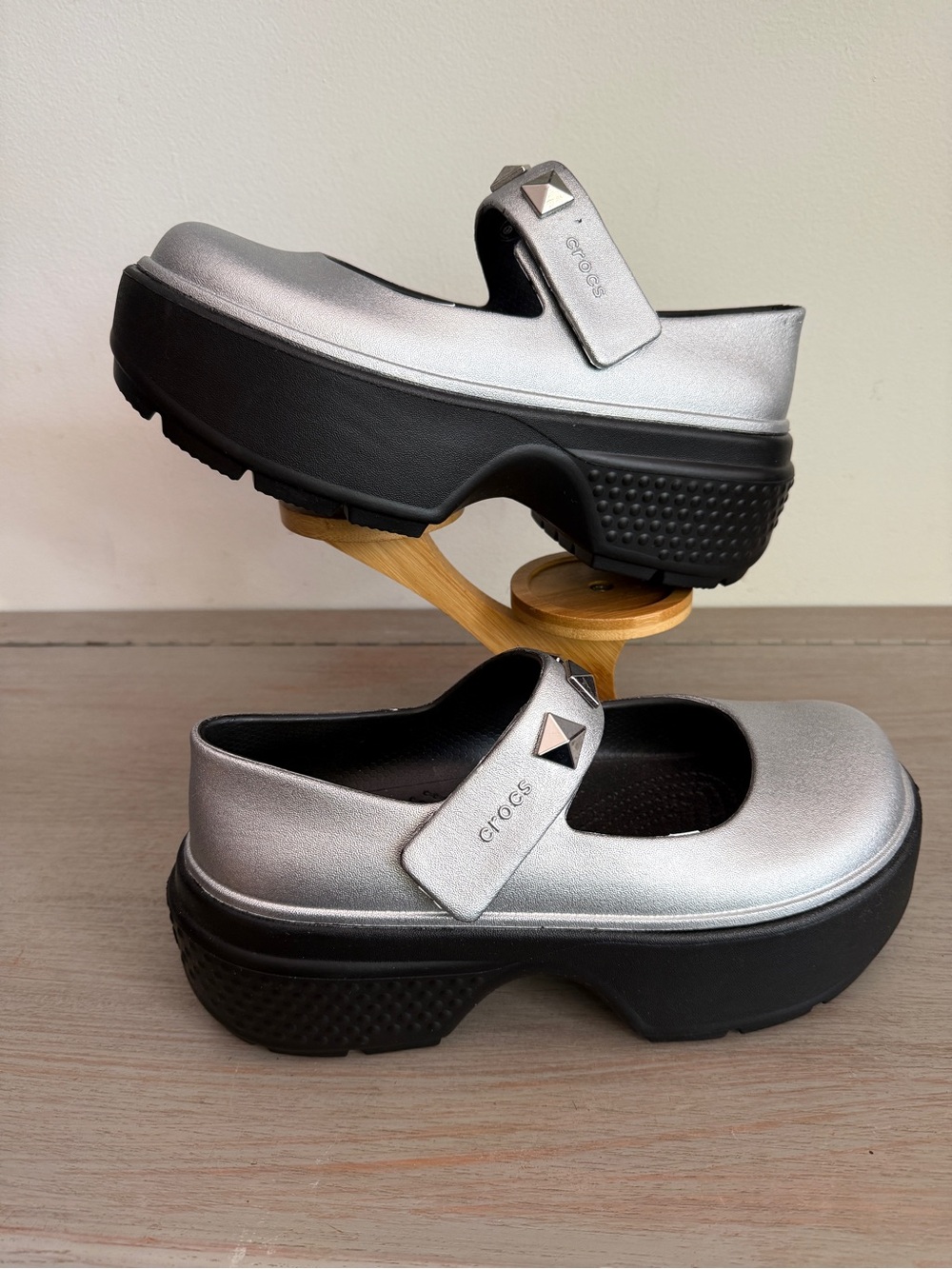 New Crocs Stomp Metallic Mary Jane 210437-040 Silver Black Platforms Size 9 - Picture 2 of 9